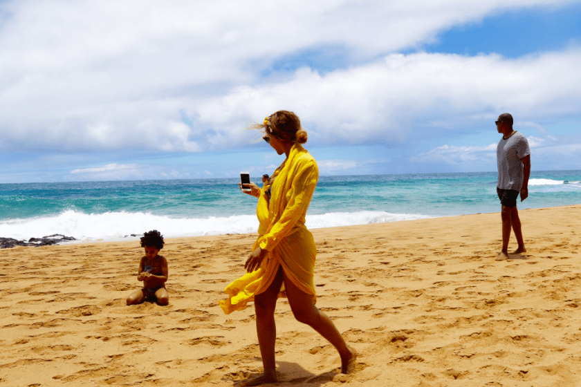 Beyonce, Jay Z, & Blue Ivy Carter In Hawaii