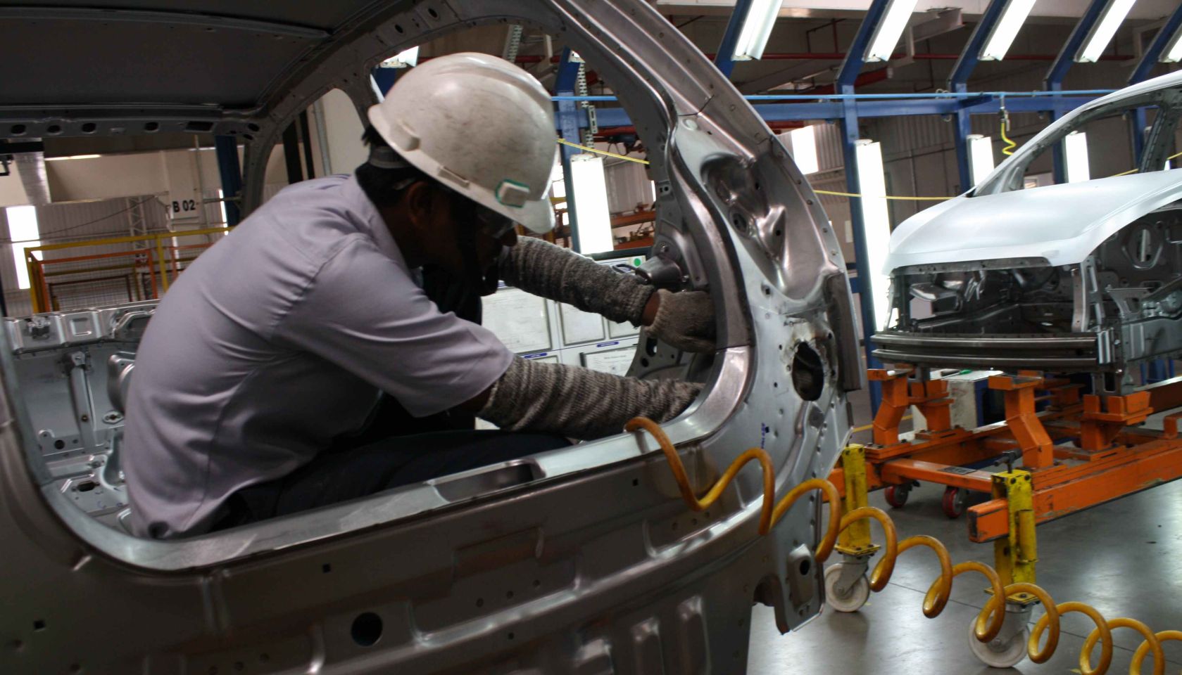 Autoworkers at General Motors India