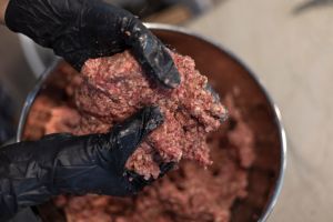 beef mix to prepare hamburgers at home