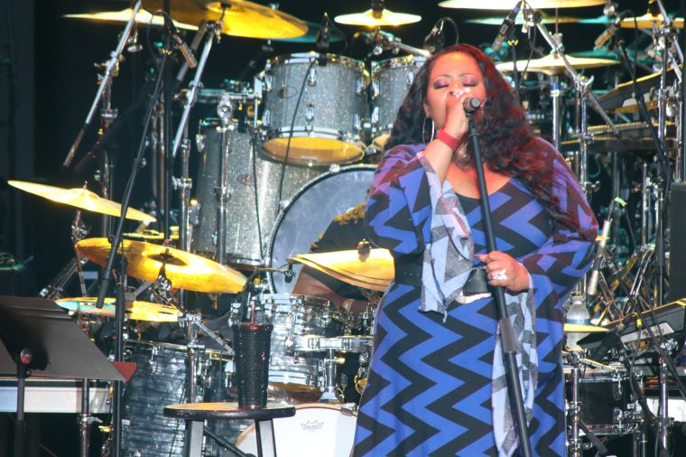 Maysa performing at the Dell Music Center