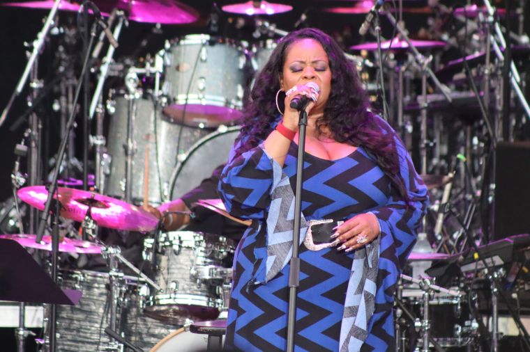 Maysa performing at the Dell Music Center