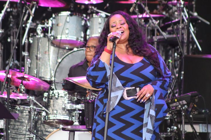 Maysa performing at the Dell Music Center