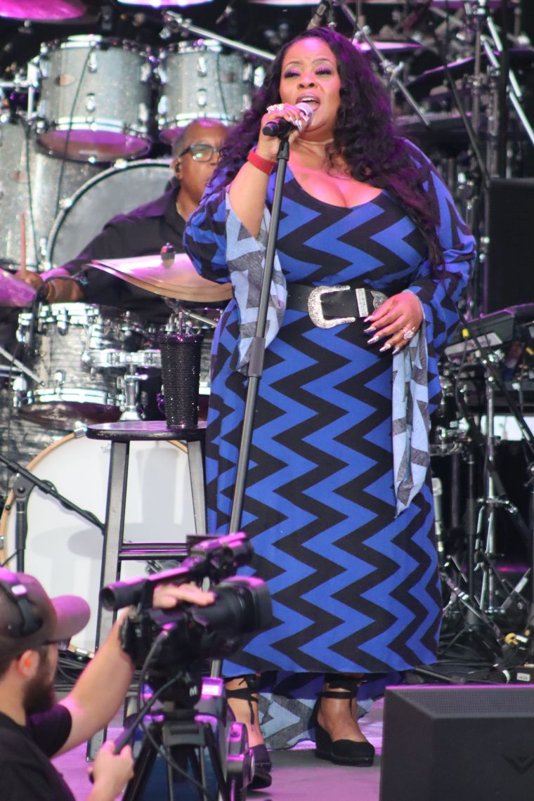 Maysa performing at the Dell Music Center