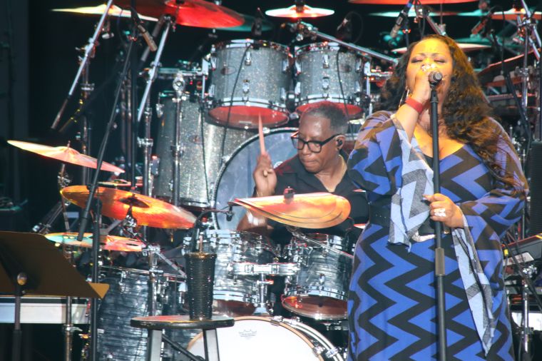 Maysa performing at the Dell Music Center