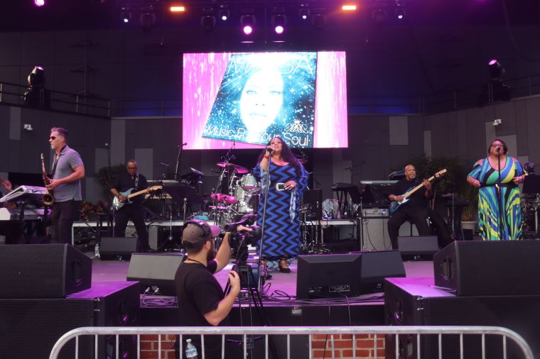 Maysa performing at the Dell Music Center