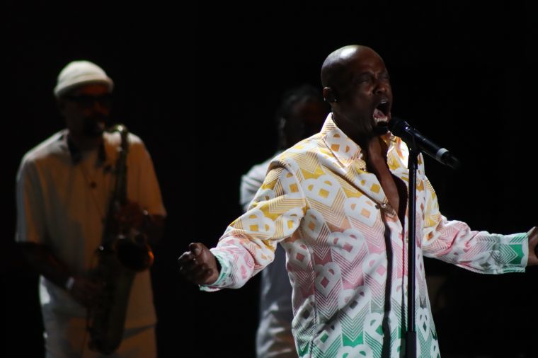 Kem performing at the Dell Music Center