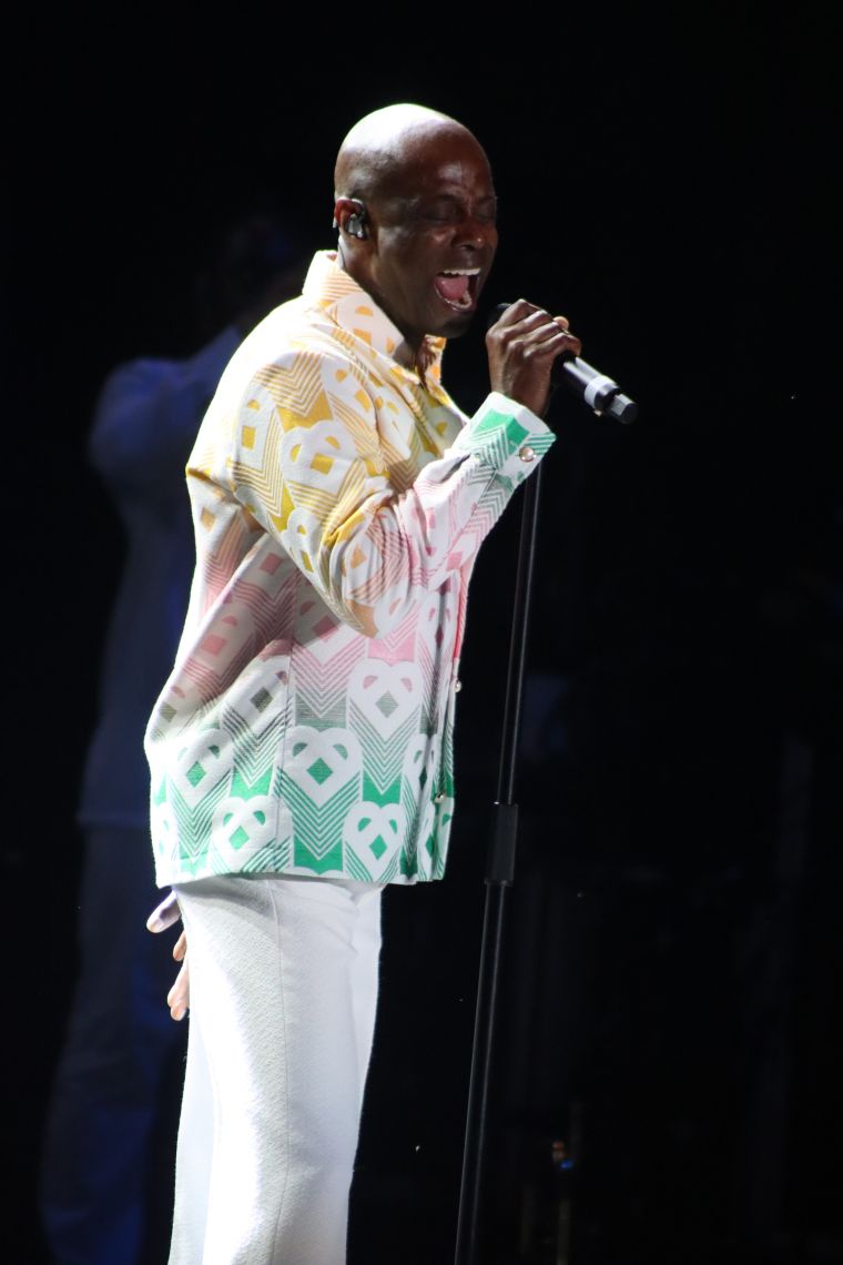 Kem performing at the Dell Music Center