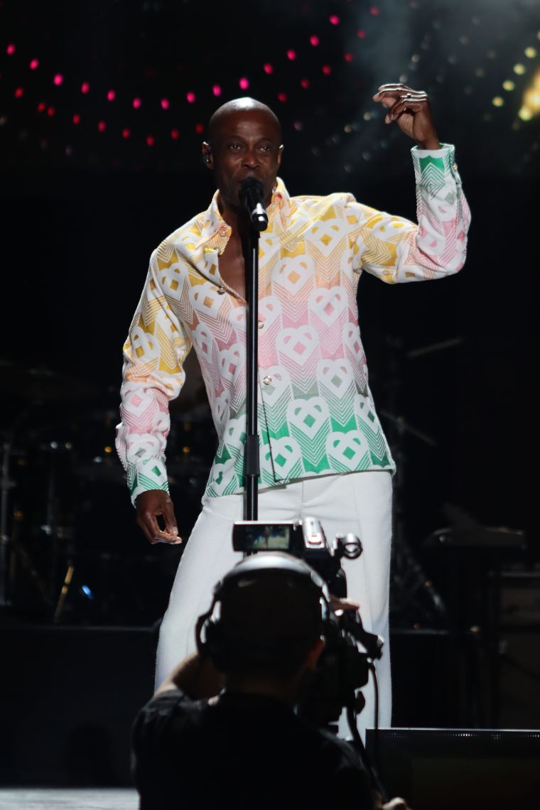 Kem performing at the Dell Music Center