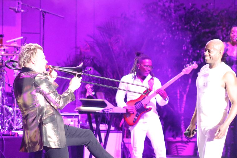 Kem performing at the Dell Music Center