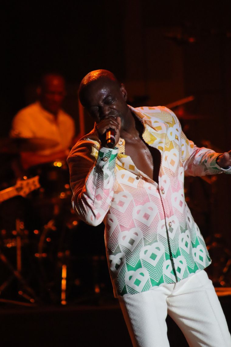 Kem performing at the Dell Music Center