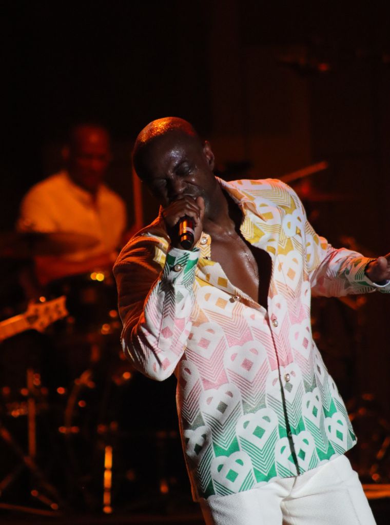 Kem performing at the Dell Music Center