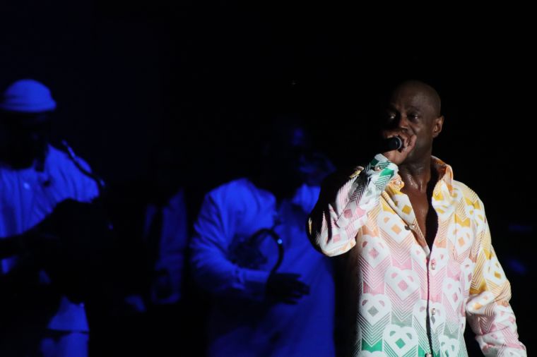 Kem performing at the Dell Music Center