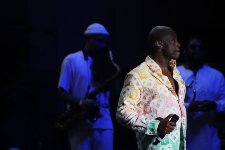 Kem performing at the Dell Music Center