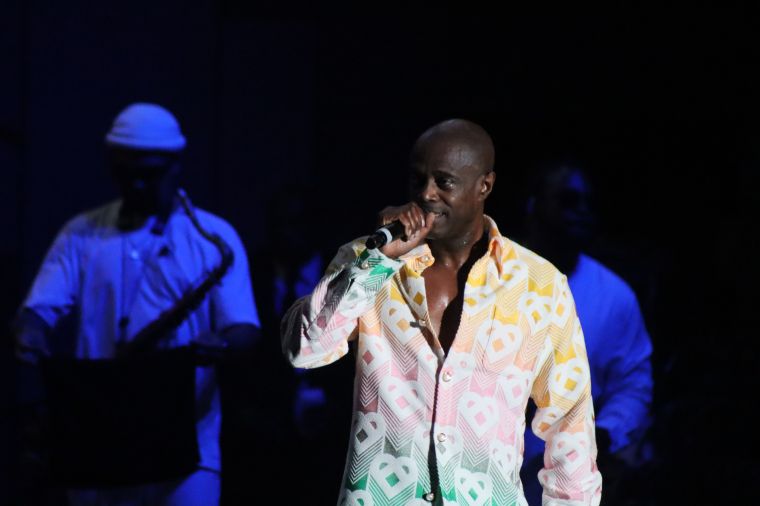 Kem performing at the Dell Music Center