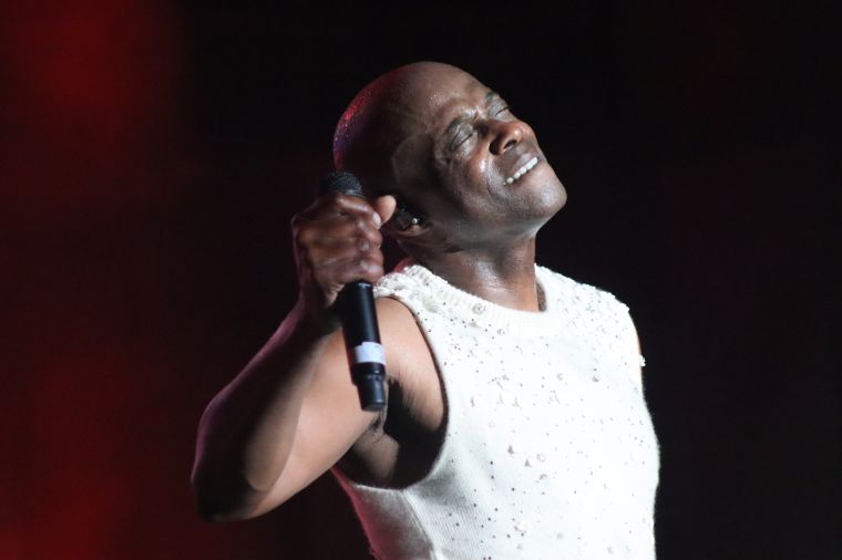 Kem performing at the Dell Music Center