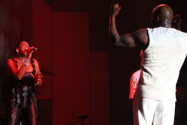 Kem performing at the Dell Music Center