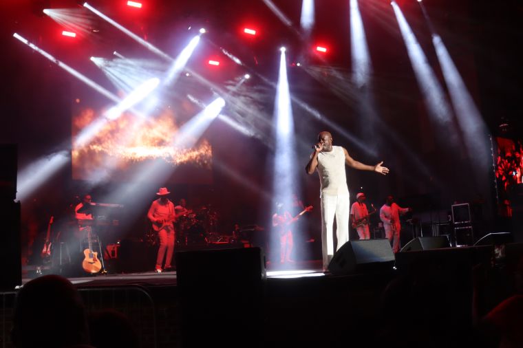 Kem performing at the Dell Music Center