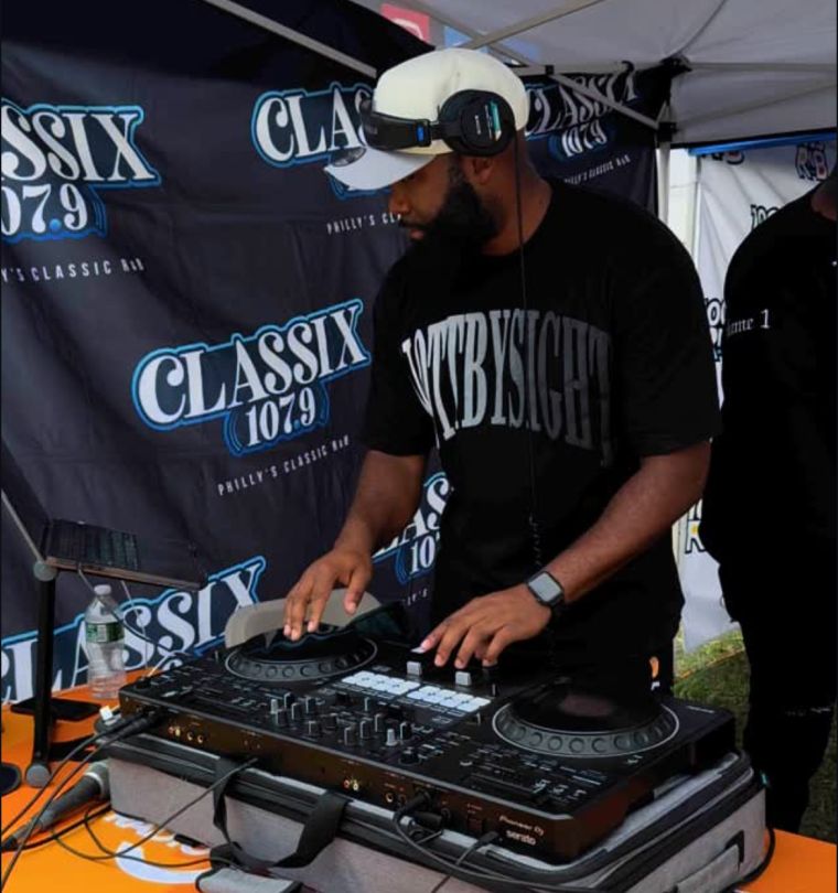 DJ AMH Providing the vibes!