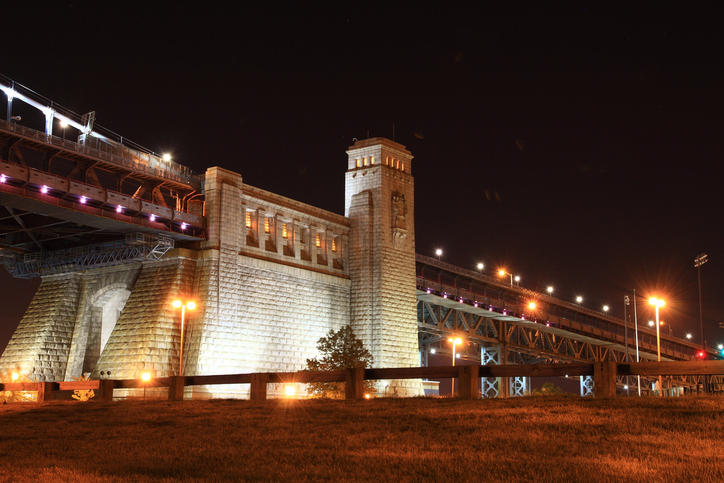Benjamin Franklin Bridge in Philadelphia, USA. It is a suspension bridge across the Delaware River connecting Philadelphia and Camden, New Jersey.