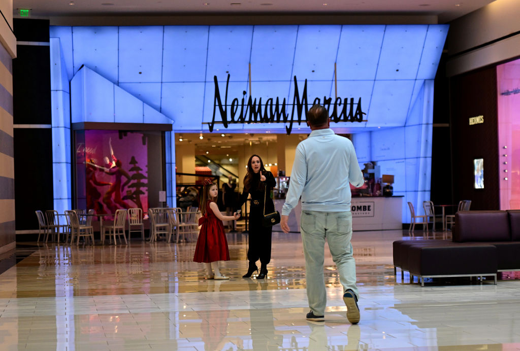 Americans Head To The Mall For Holiday Shopping