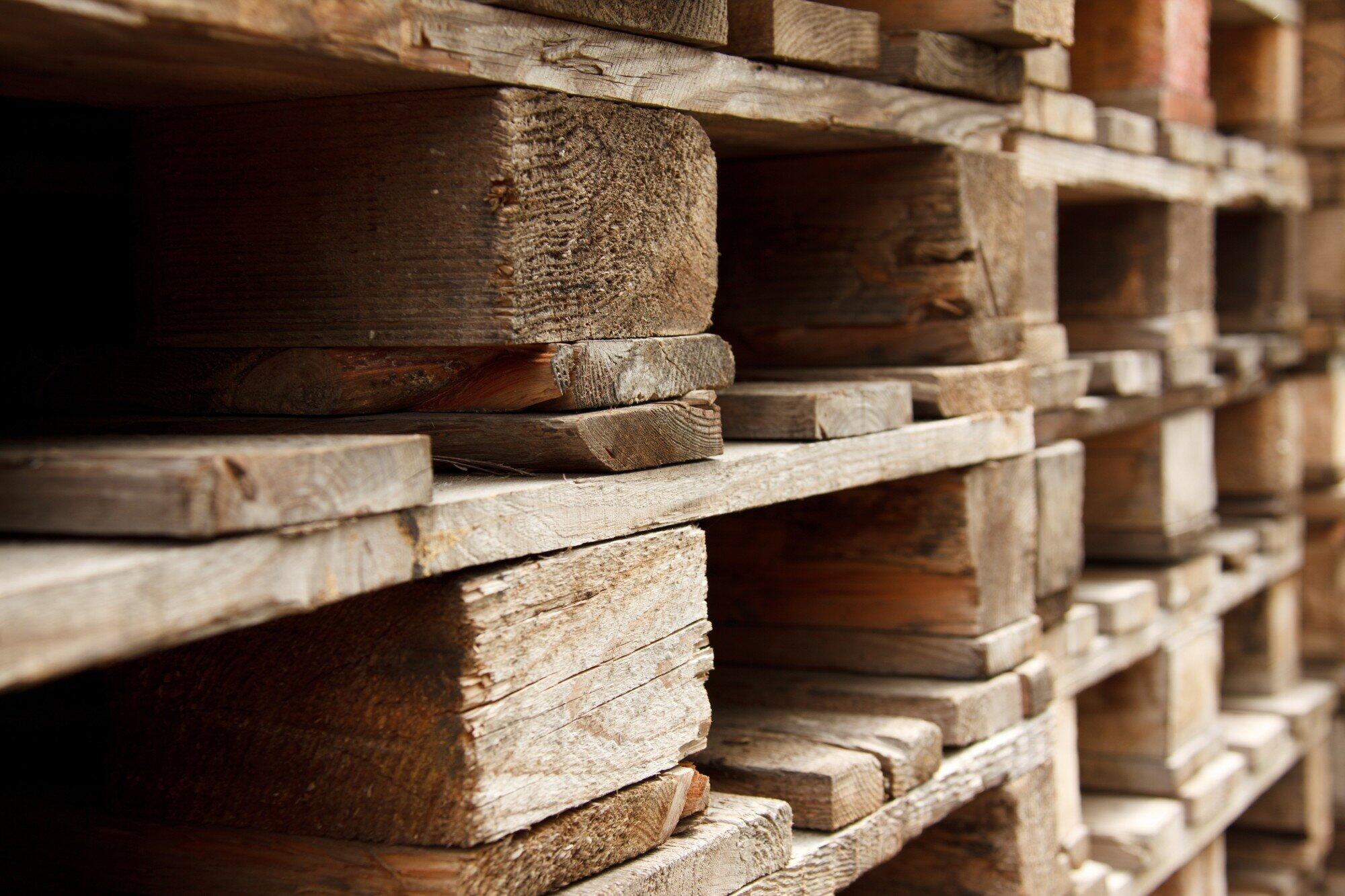 Efficient warehousing with selective pallet racking systems