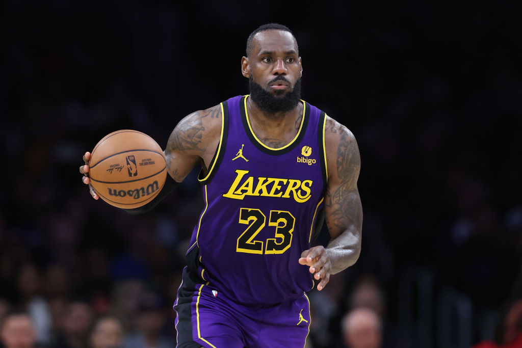 Philadelphia 76ers v Los Angeles Lakers