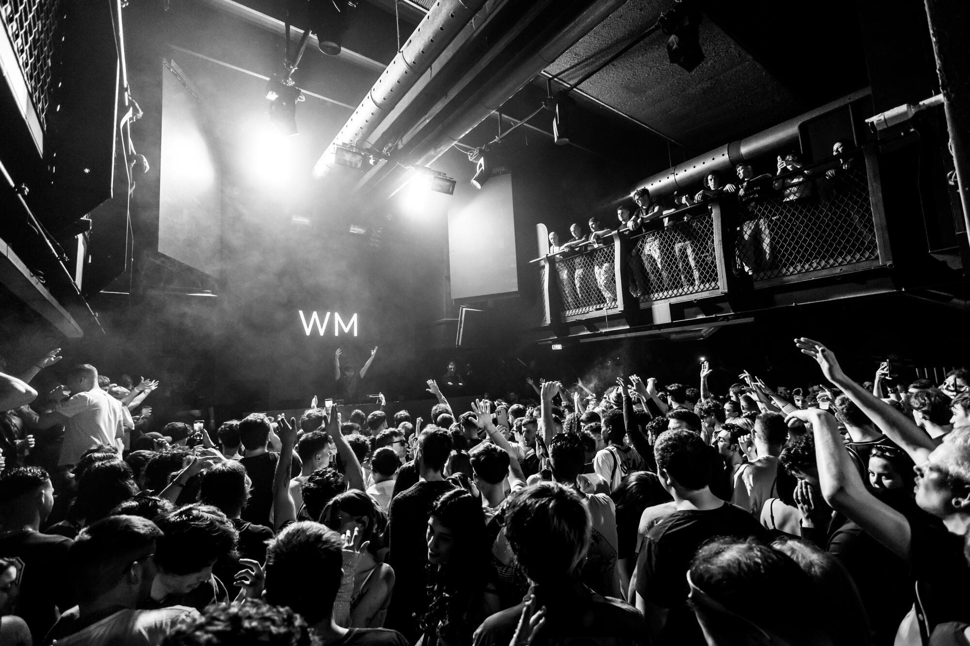 What keeps concert venues comfortable when the crowd heats up