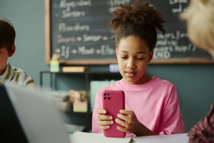 Philadelphia students return to school with new phone restrictions